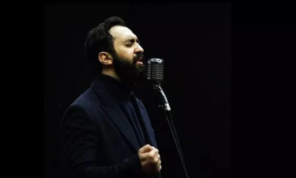 Ιράν: Καταδικάστηκε τραγουδιστής της ποπ - Σε τραγούδι του αμφισβητούσε τη χρήση μαντίλας
